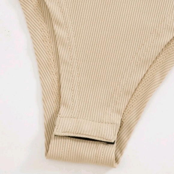 Bodysuits - Picture 3 of 5